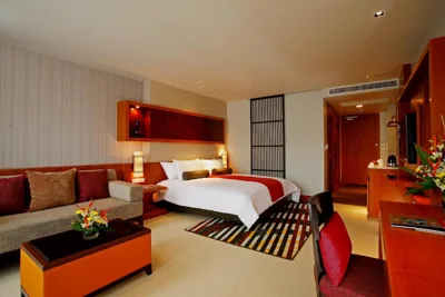 Camera Matrimoniale Deluxe con Balcone — ASHLEE Hub Hotel Patong